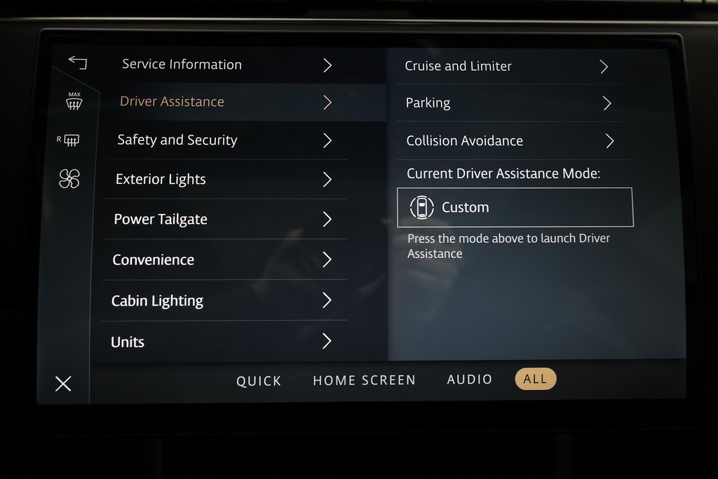 Used 2025 Land Rover Range Rover SE image 32