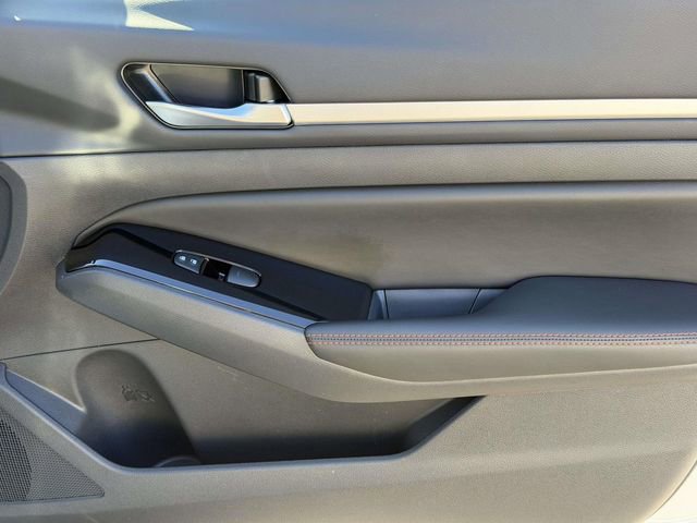 Used 2025 Nissan Altima 2.5 SR image 17