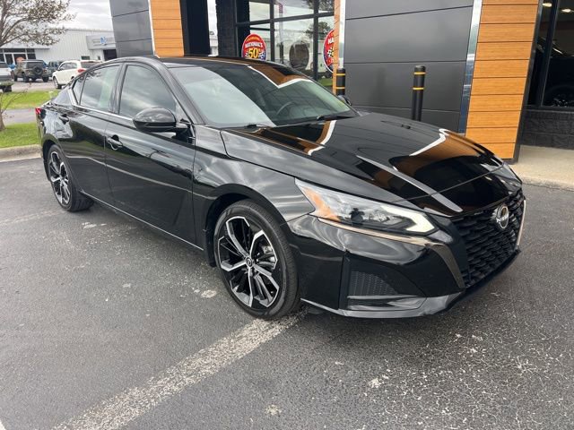 Used 2023 Nissan Altima 2.5 SR image 1