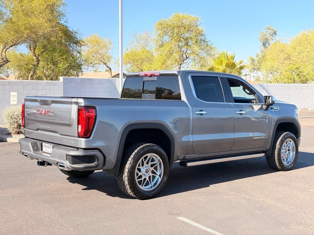 Used 2021 GMC Sierra 1500 Denali w/ Denali Ultimate Package AWD/4WD image 8