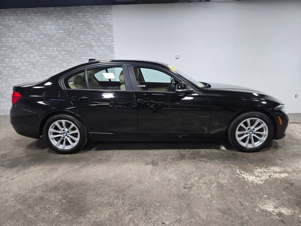 Used 2018 BMW 320i xDrive Sedan w/ Convenience Package image 3