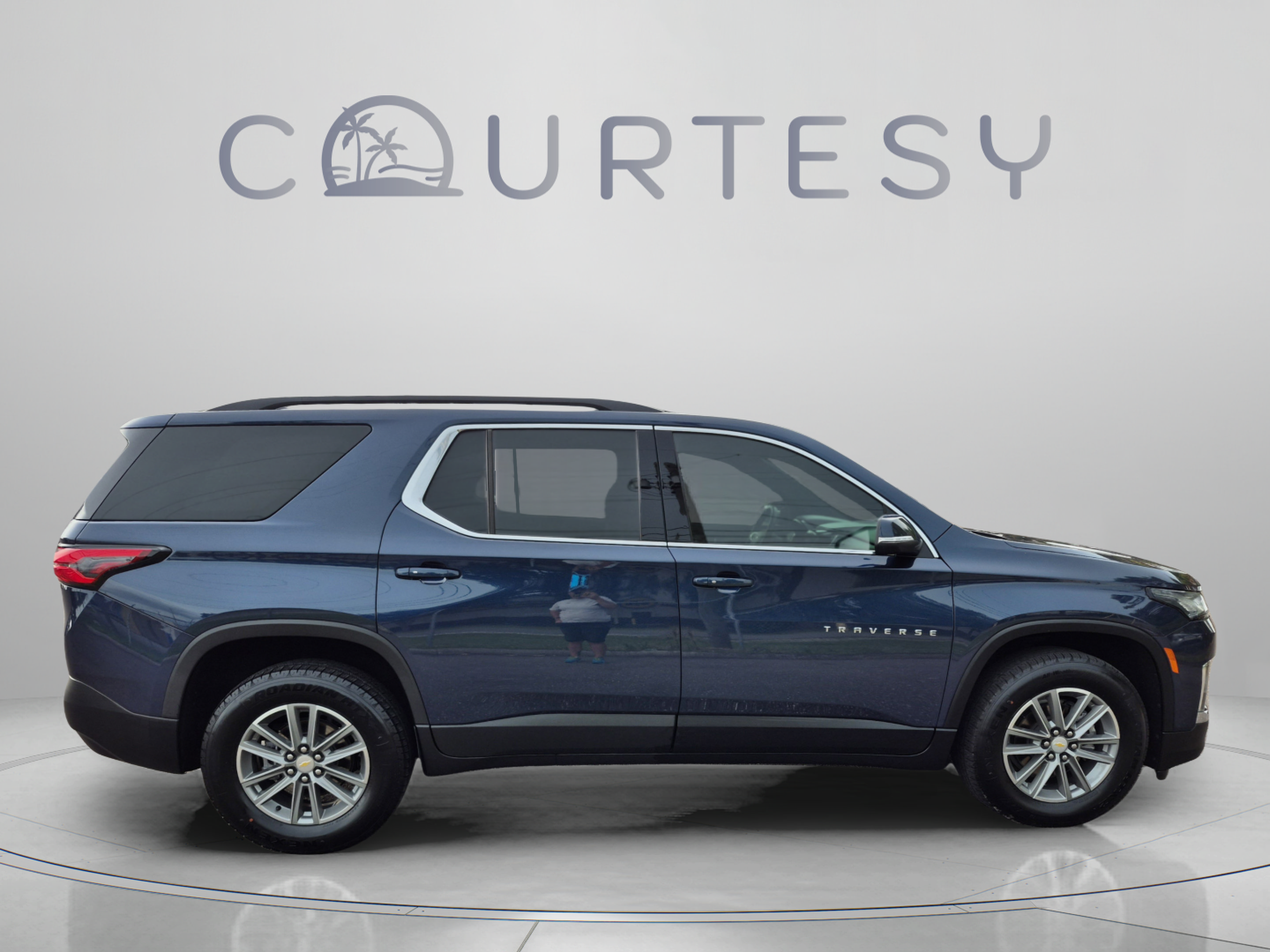 Used 2023 Chevrolet Traverse LT FWD image 6