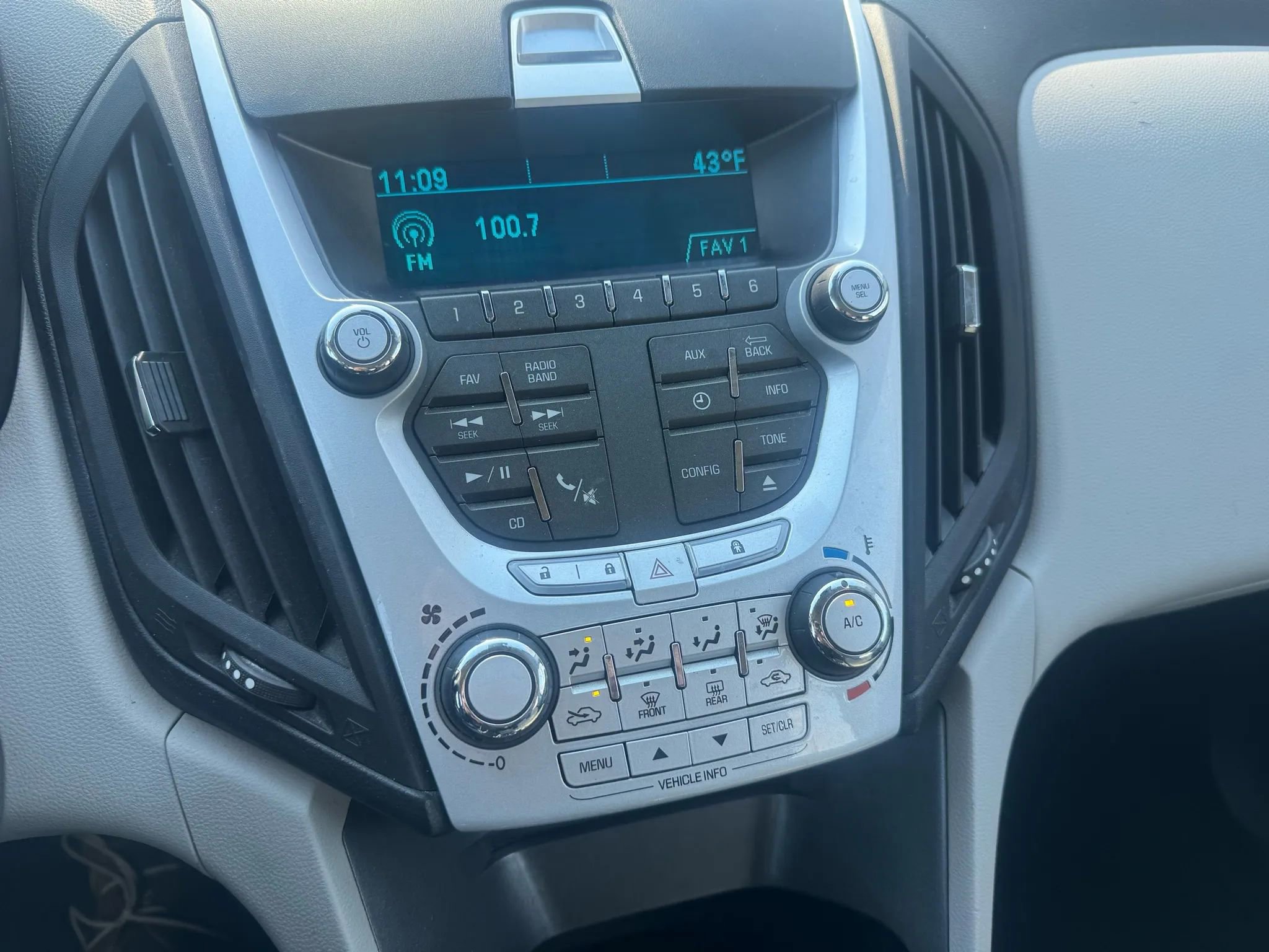 Used 2012 Chevrolet Equinox LS image 27