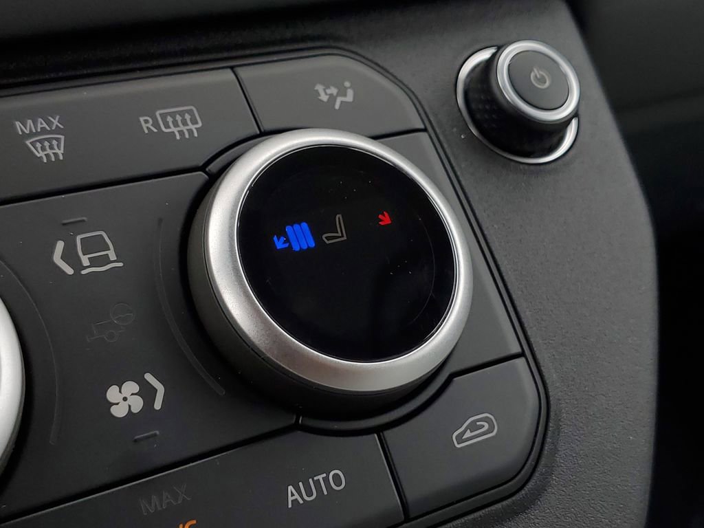 Used 2025 Land Rover Defender 130 X-Dynamic SE image 28