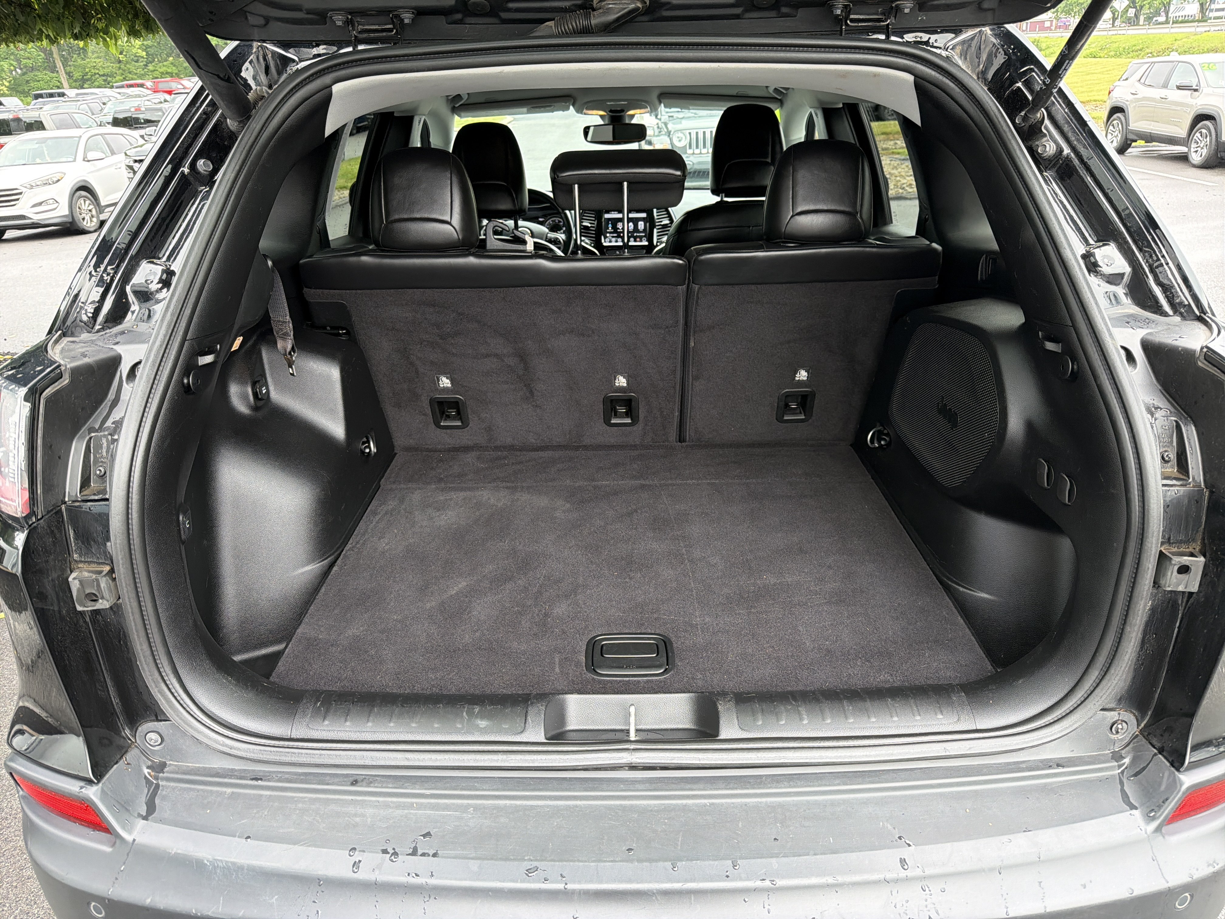 Used 2019 Jeep Cherokee Limited AWD/4WD image 4