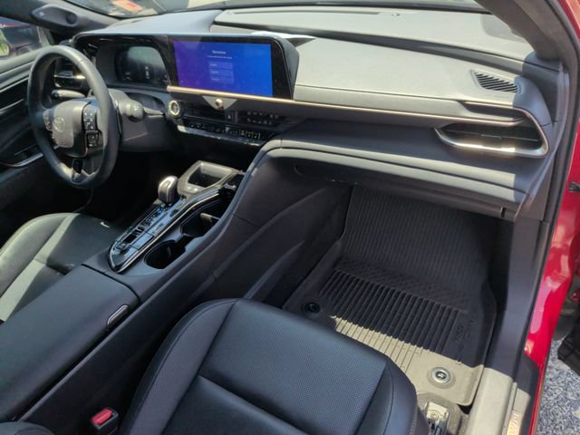 Used 2024 Toyota Crown Platinum AWD/4WD image 18