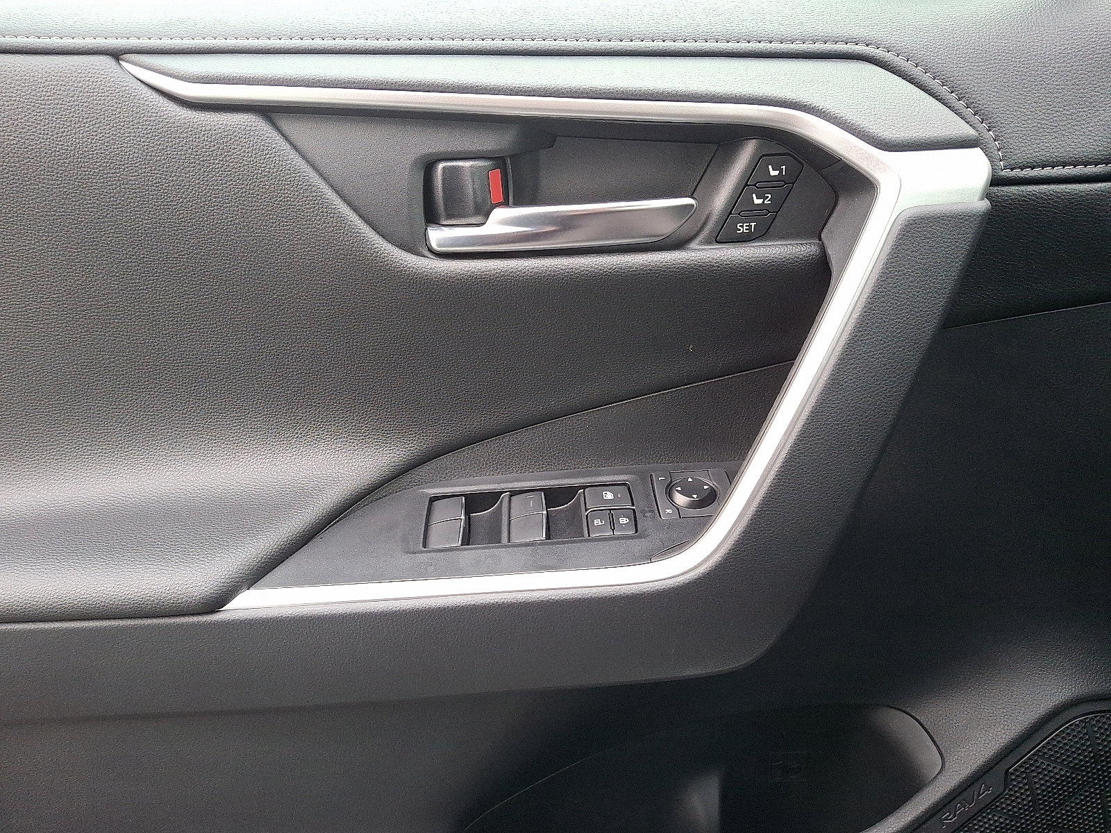 Used 2020 Toyota RAV4 Limited image 10