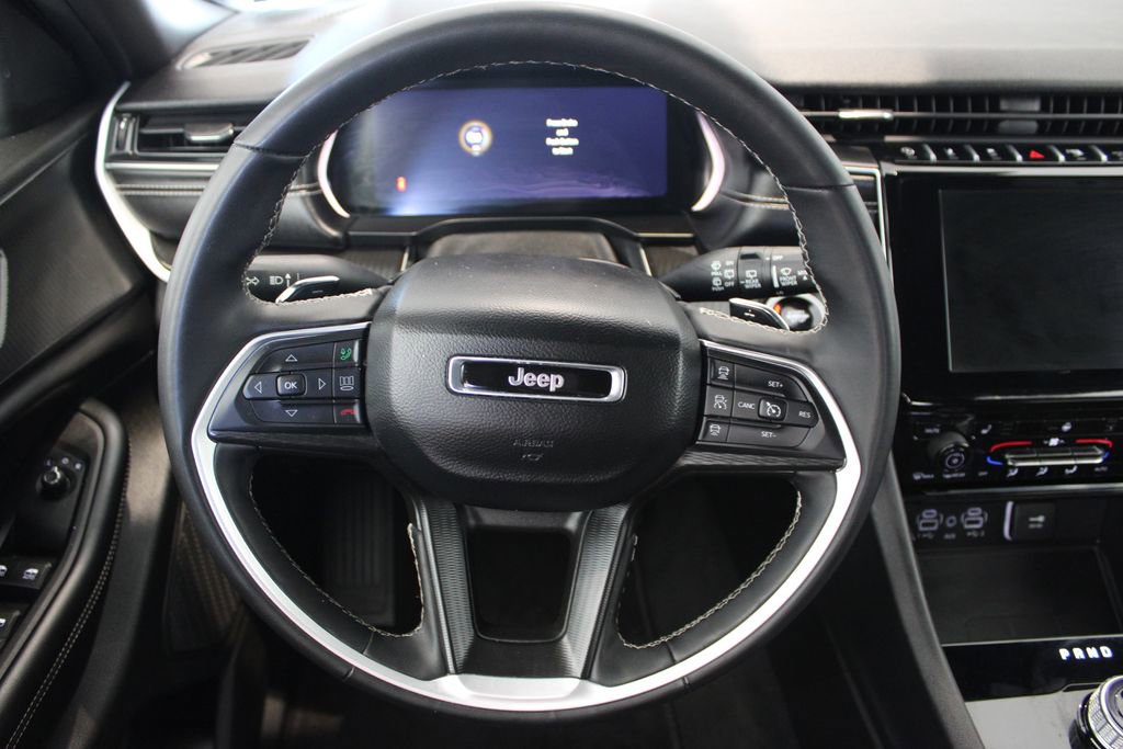 Used 2025 Jeep Grand Cherokee Altitude image 23