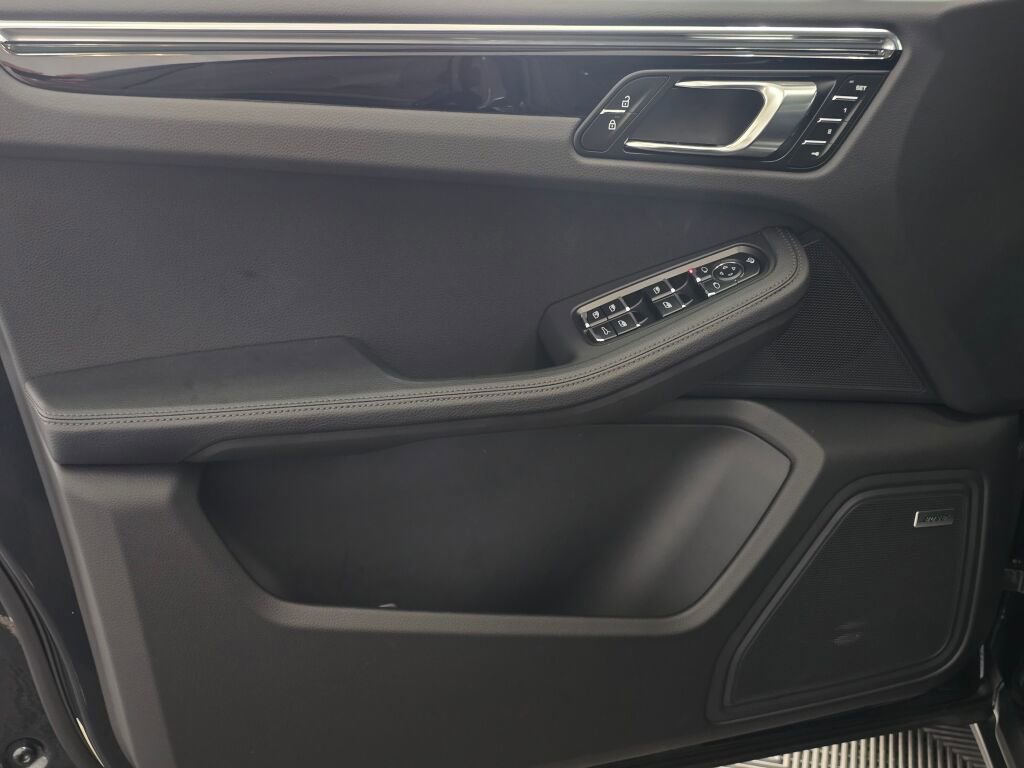 New 2025 Porsche Macan S image 26