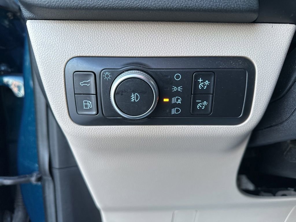 Used 2020 Ford Escape Titanium image 18