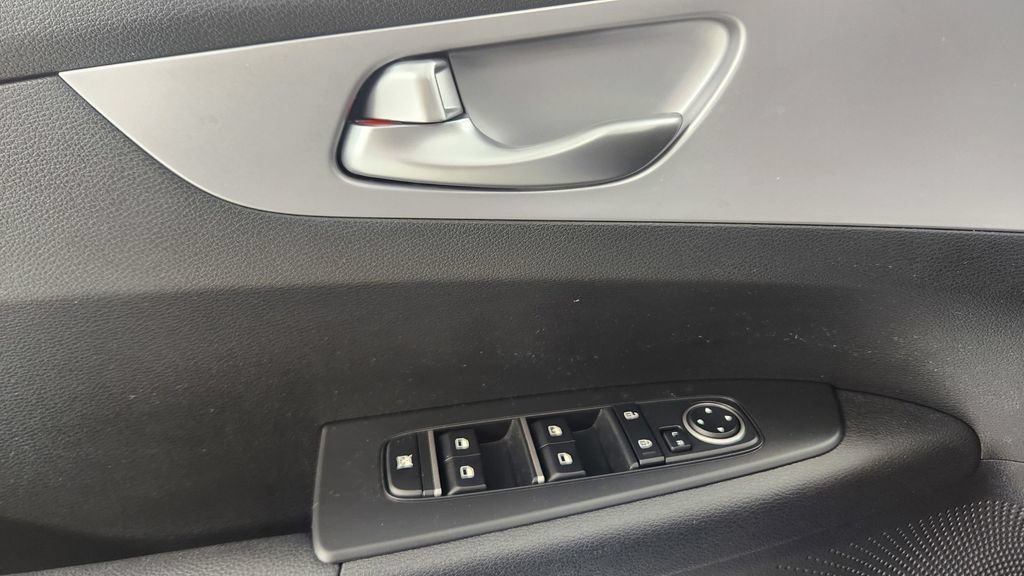 Used 2023 Kia Forte LXS w/ LXS Technology Package FWD image 17