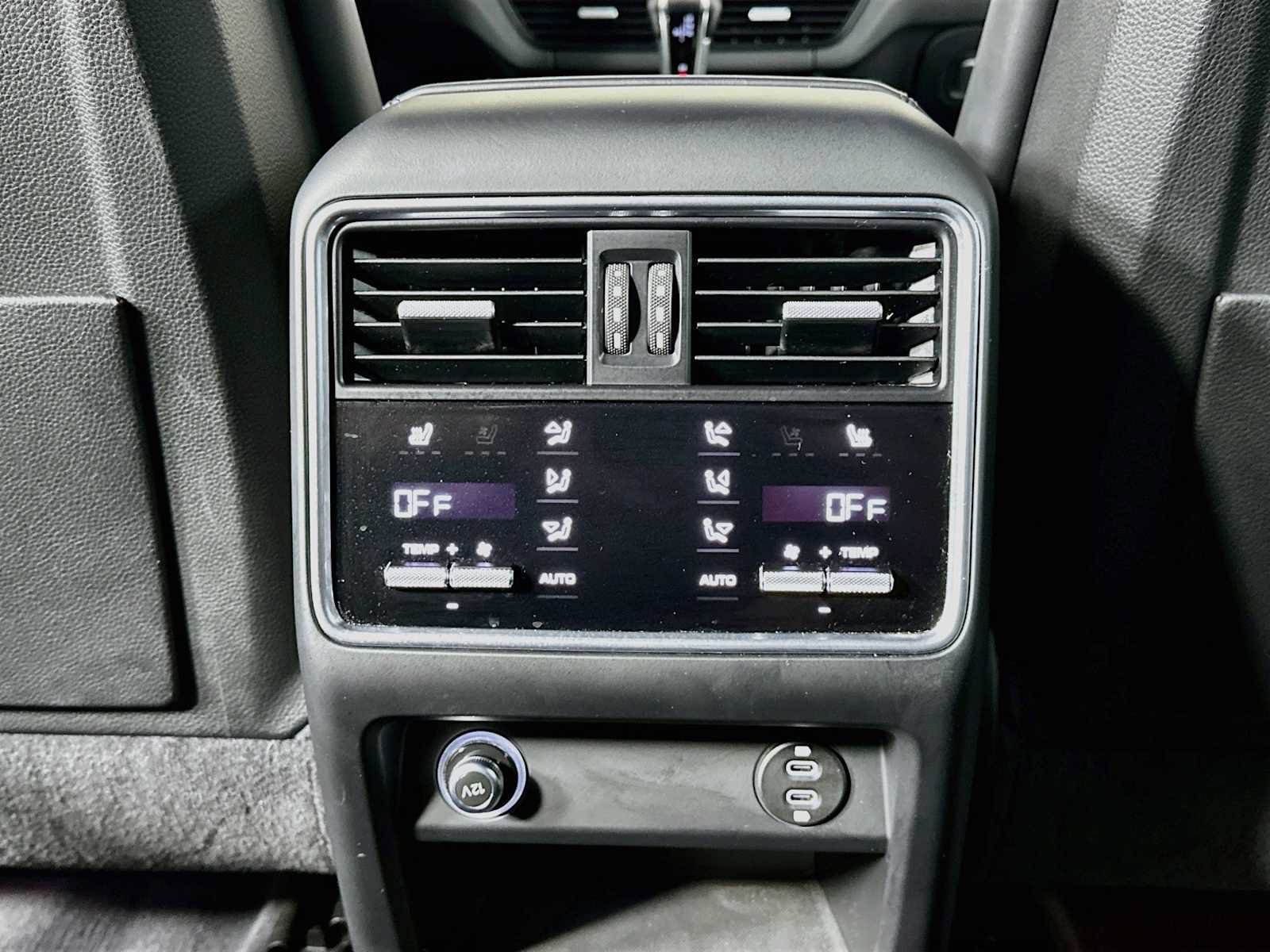 Certified 2023 Porsche Cayenne Turbo AWD/4WD image 27