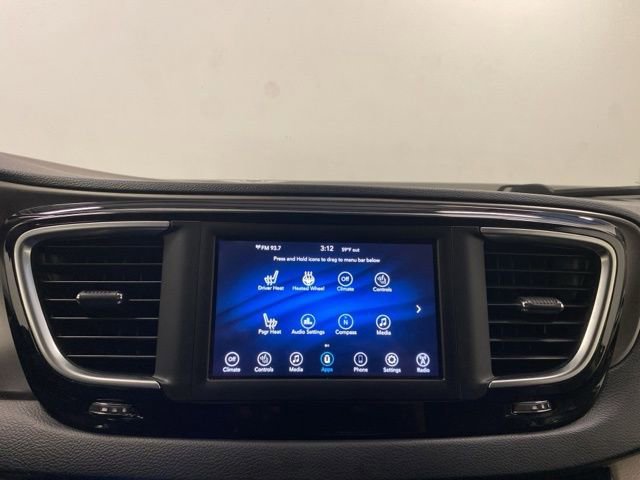 Used 2020 Chrysler Pacifica Touring-L FWD image 10