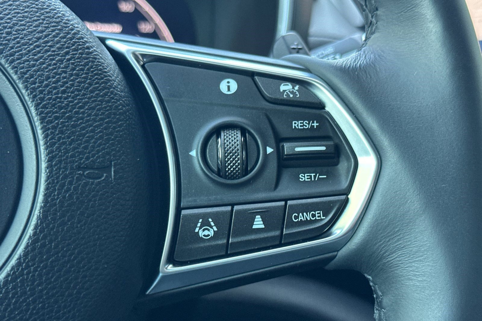 Used 2024 Acura MDX SH-AWD w/ Technology Package image 32