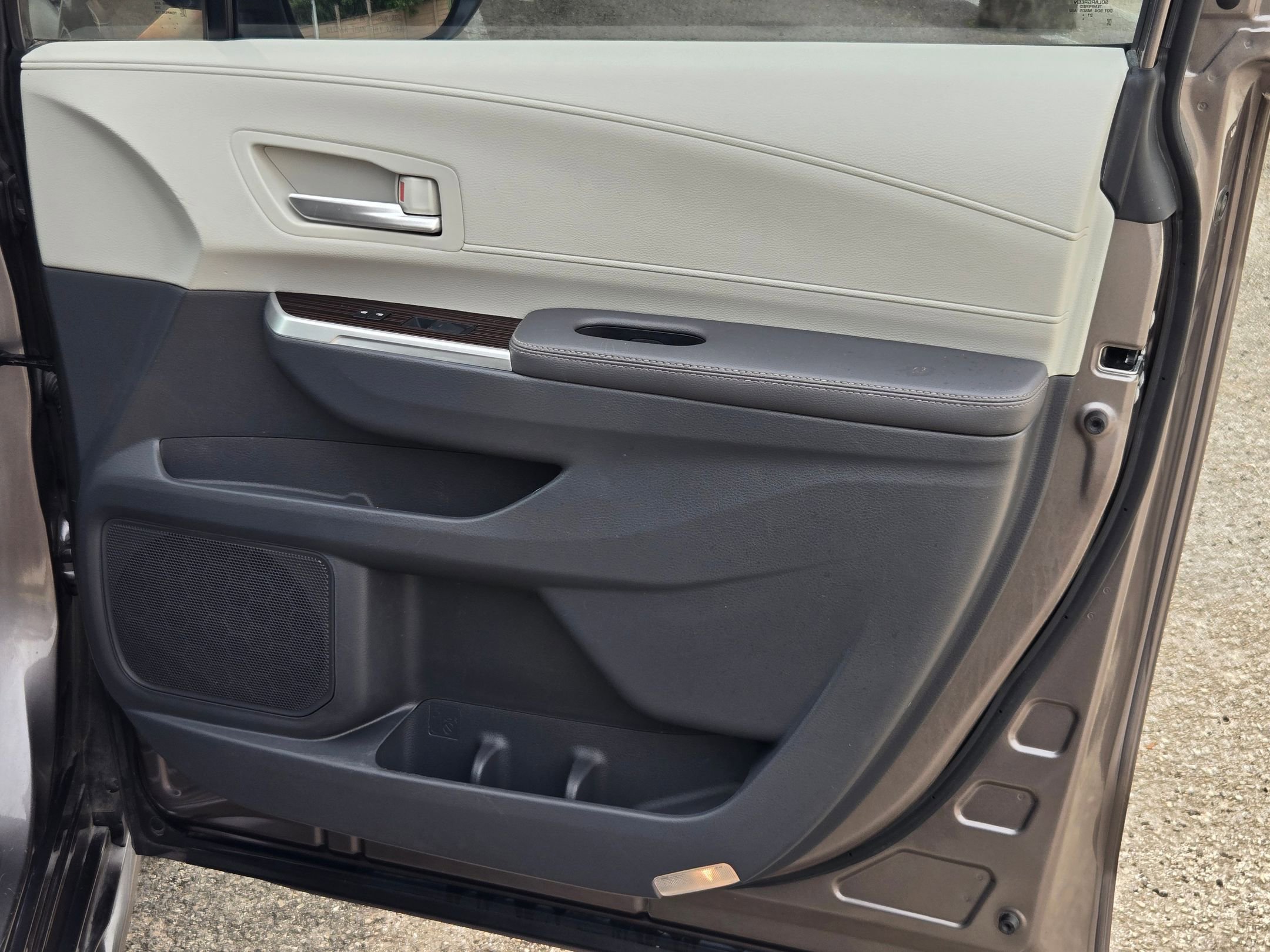 Used 2022 Toyota Sienna XLE FWD image 26