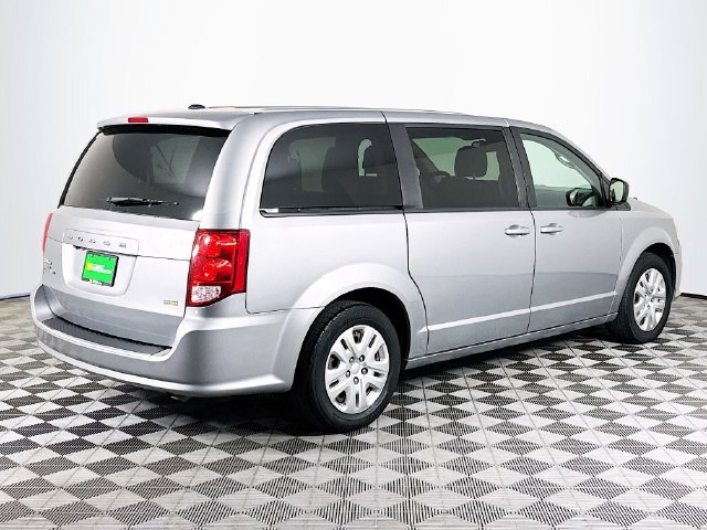 Used 2018 Dodge Grand Caravan SE w/ UConnect Hands-Free Group FWD image 8