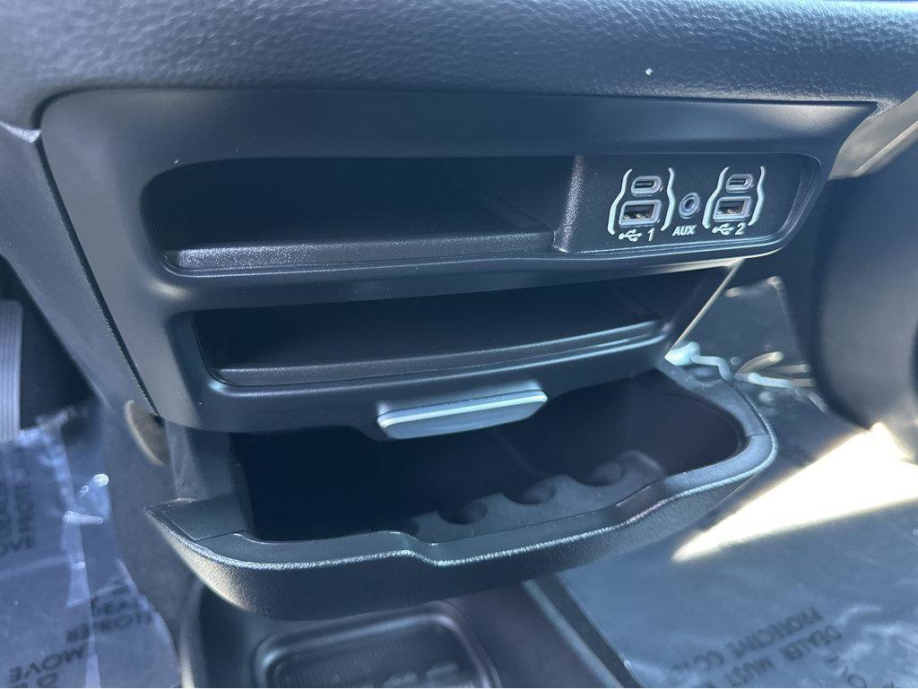 Used 2025 Chrysler Pacifica Select FWD image 27