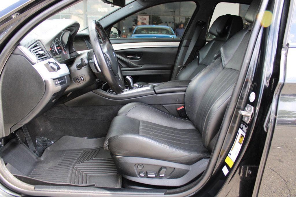 Used 2013 BMW M5 RWD image 9