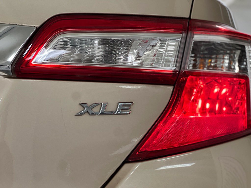 Used 2012 Toyota Camry XLE w/ Convenience Pkg FWD image 10