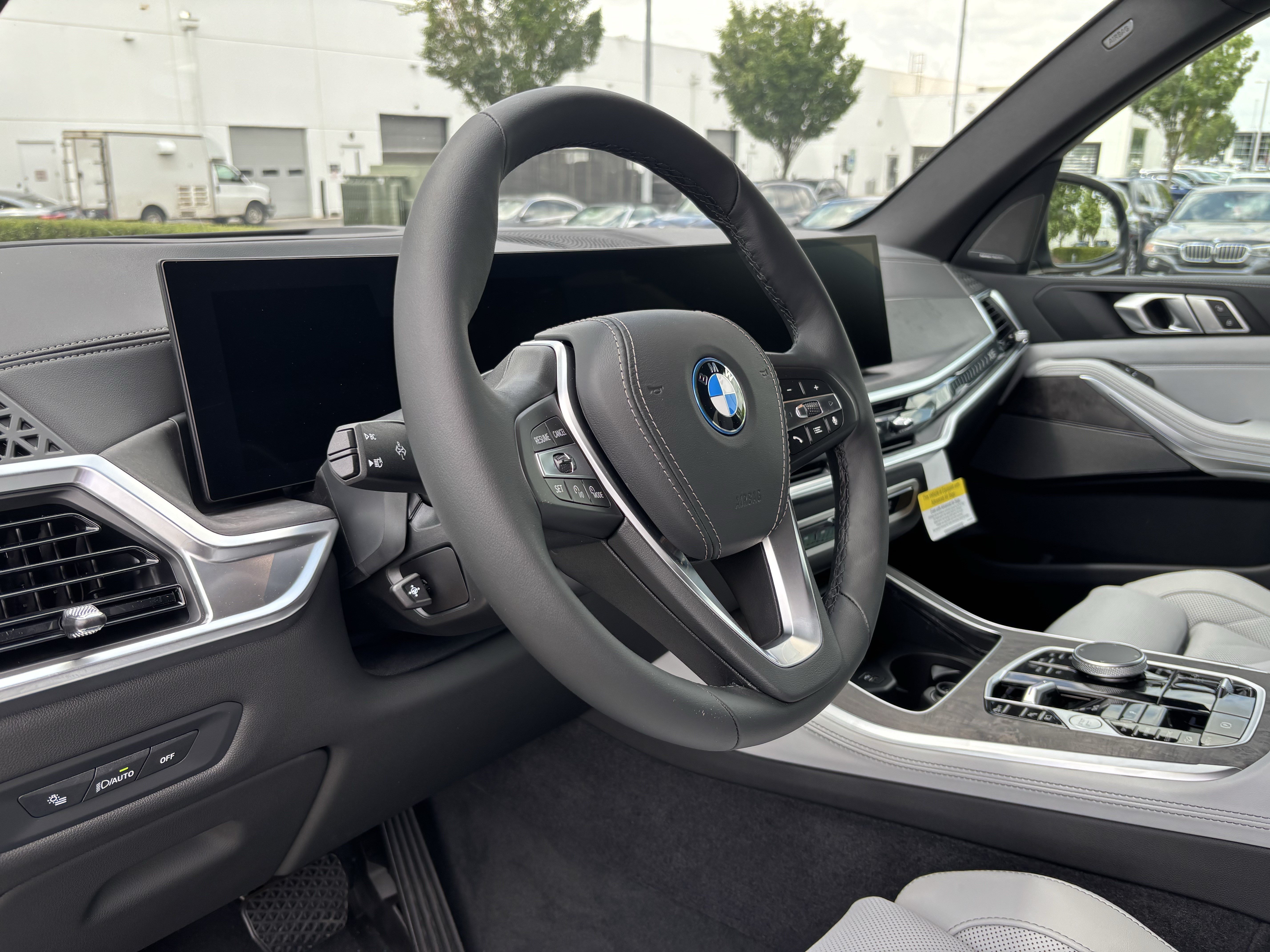 New 2026 BMW X5 xDrive50e w/ Premium Package AWD/4WD image 16