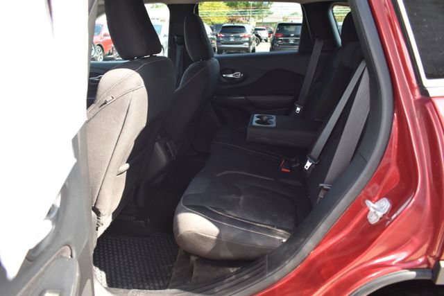 Used 2015 Jeep Cherokee Latitude w/ Cold Weather Group AWD/4WD image 33
