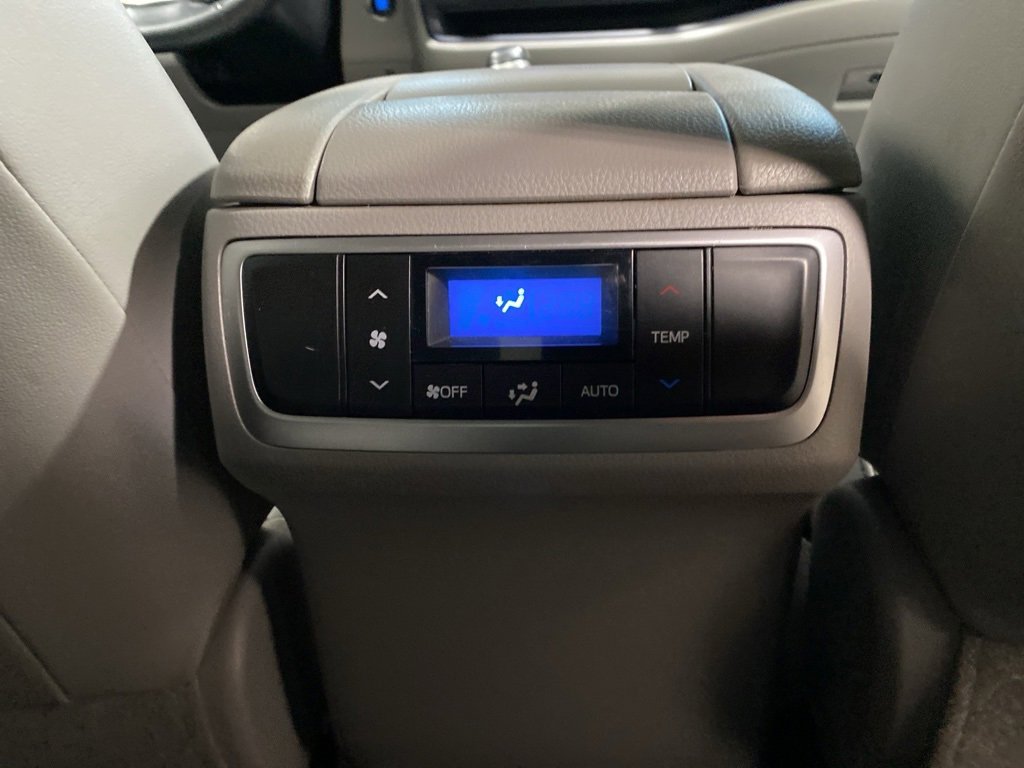 Used 2019 Toyota Highlander XLE image 26