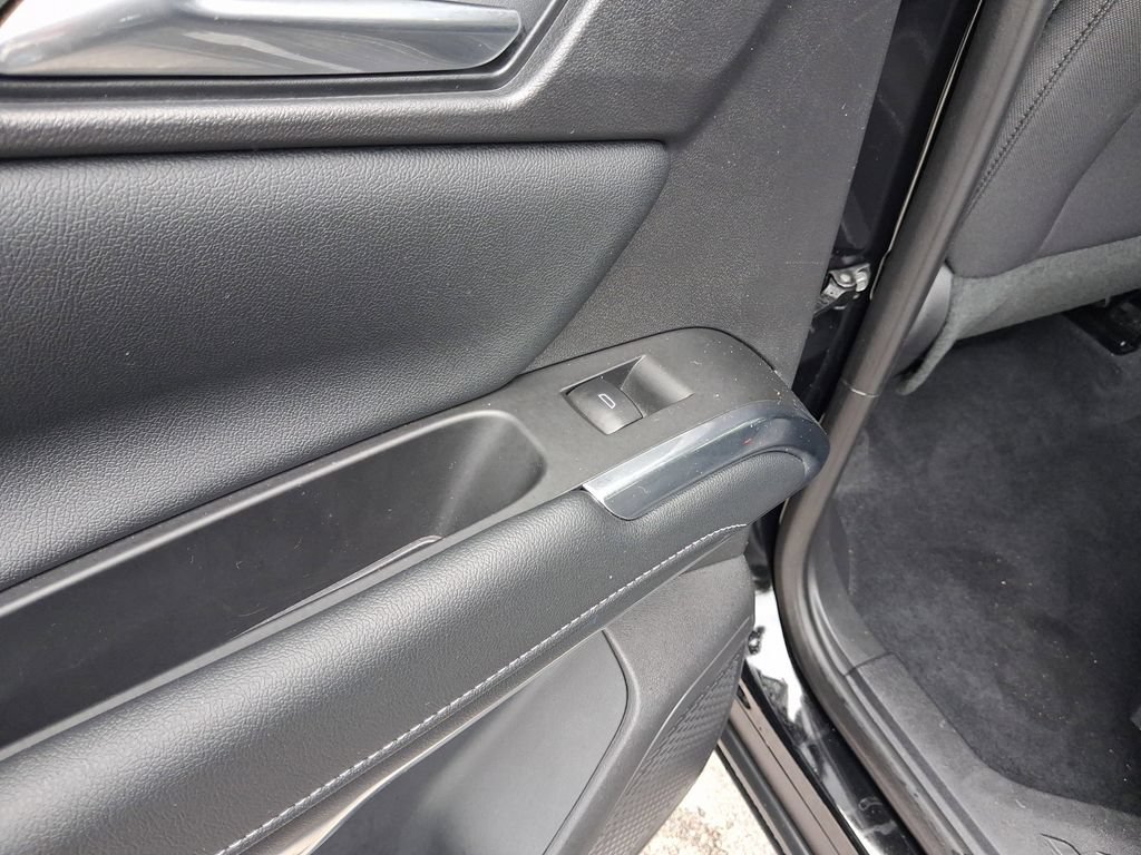 Used 2025 Chevrolet Traverse LT FWD image 12