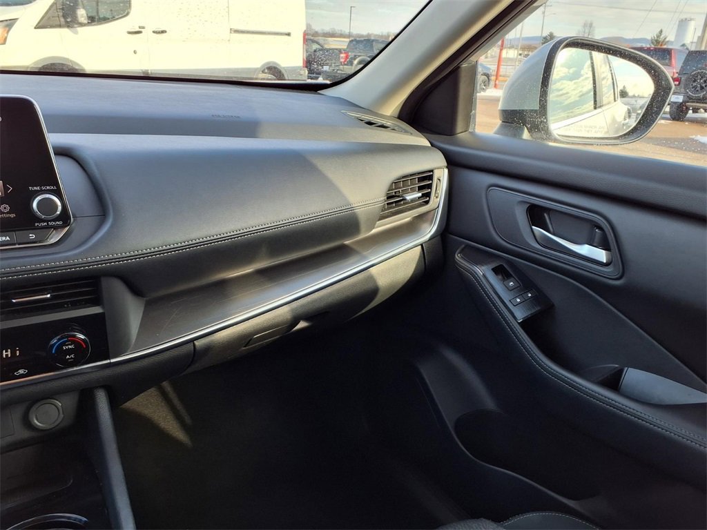 Used 2024 Nissan Rogue SV image 24