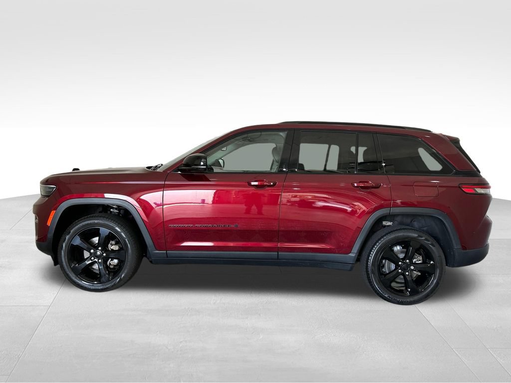 Used 2023 Jeep Grand Cherokee Limited w/ Black Appearance Package AWD/4WD image 2