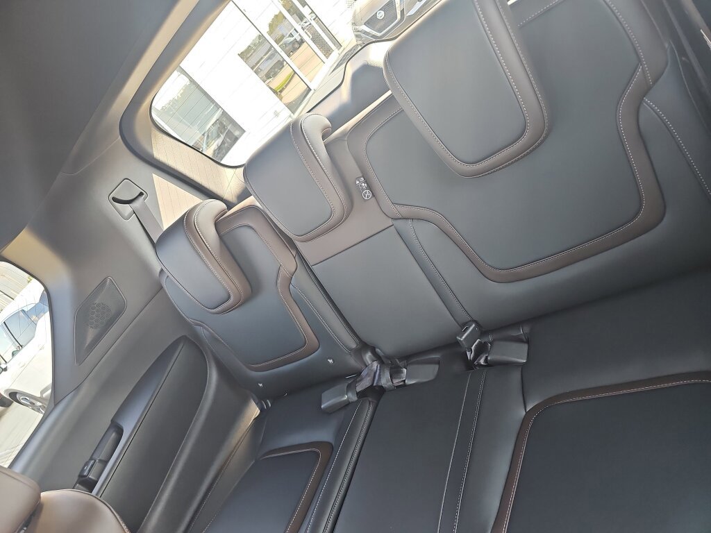 New 2026 Nissan Armada SL w/ Captain's Chari Seat Package image 3