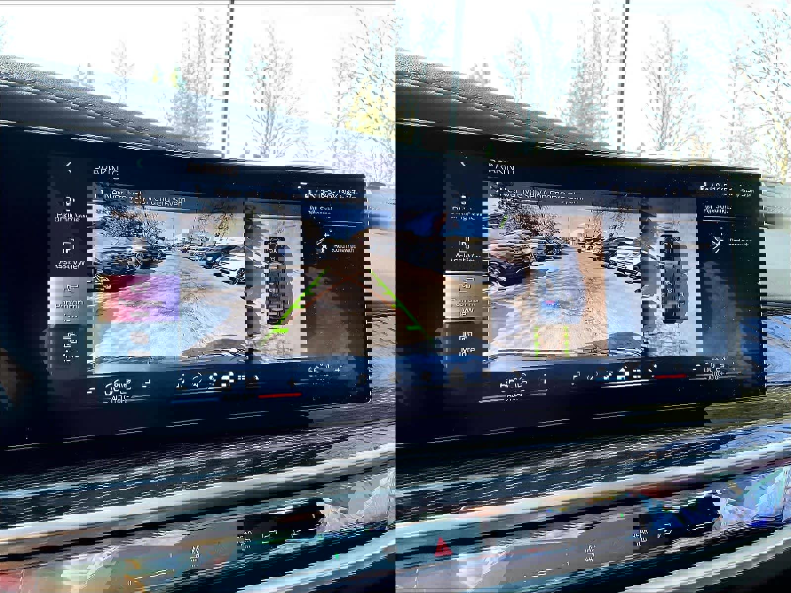 Used 2025 BMW 750e xDrive image 23