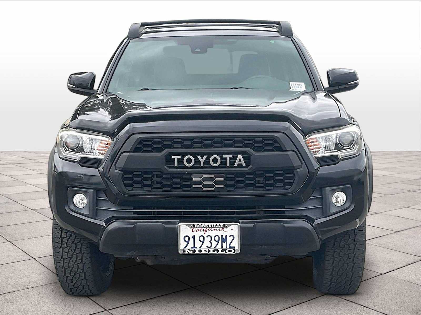 Used 2018 Toyota Tacoma TRD Off-Road w/ Technology Package AWD/4WD image 3