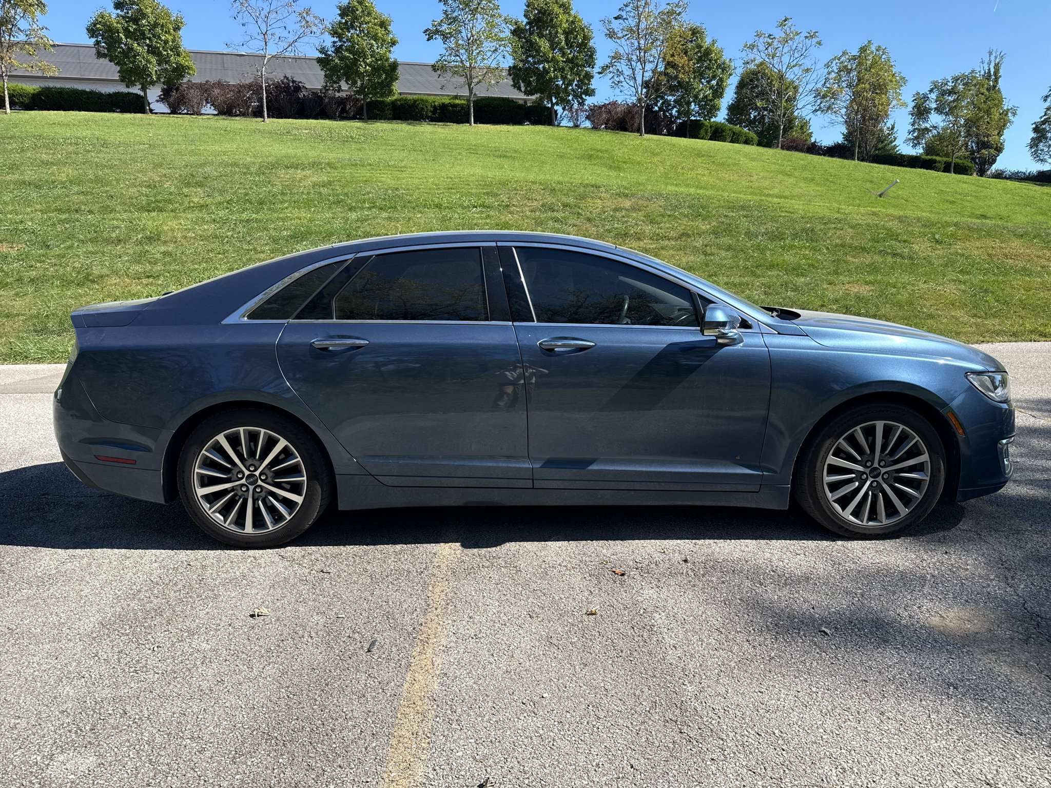 Used 2019 Lincoln MKZ Premiere FWD image 3