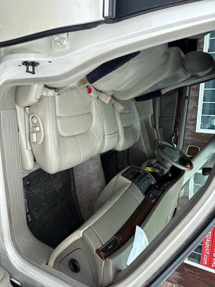 Used 2000 Cadillac De Ville DHS w/ Safety/Security Pkg FWD image 10