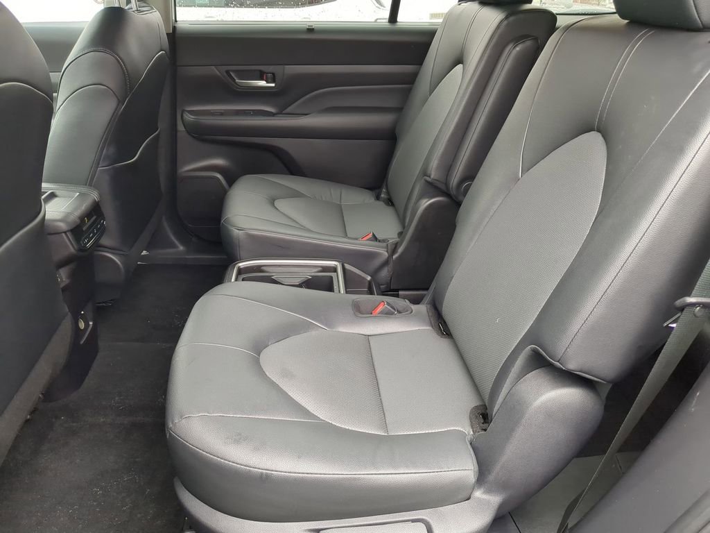 Used 2025 Toyota Grand Highlander AWD image 28