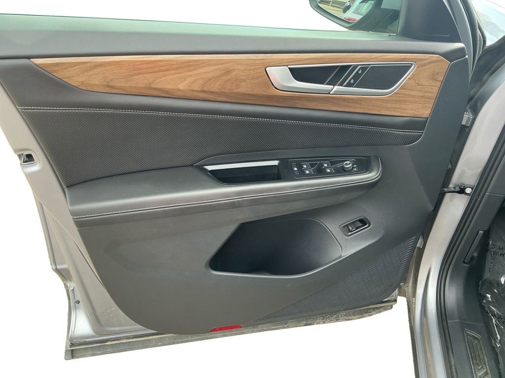 Used 2025 Volkswagen Atlas SE image 19