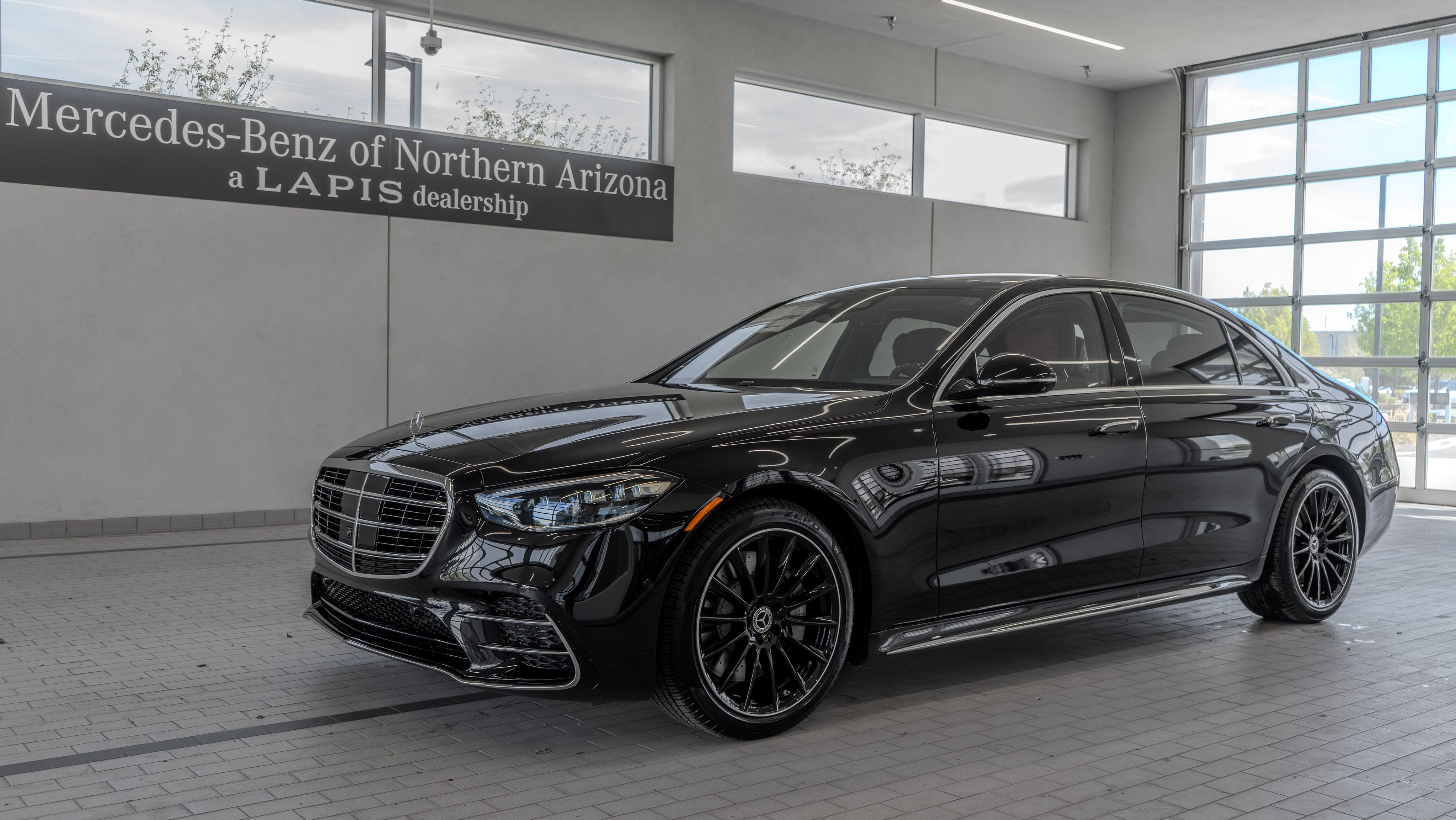 New 2026 Mercedes-Benz S 580e 4MATIC Sedan image 3