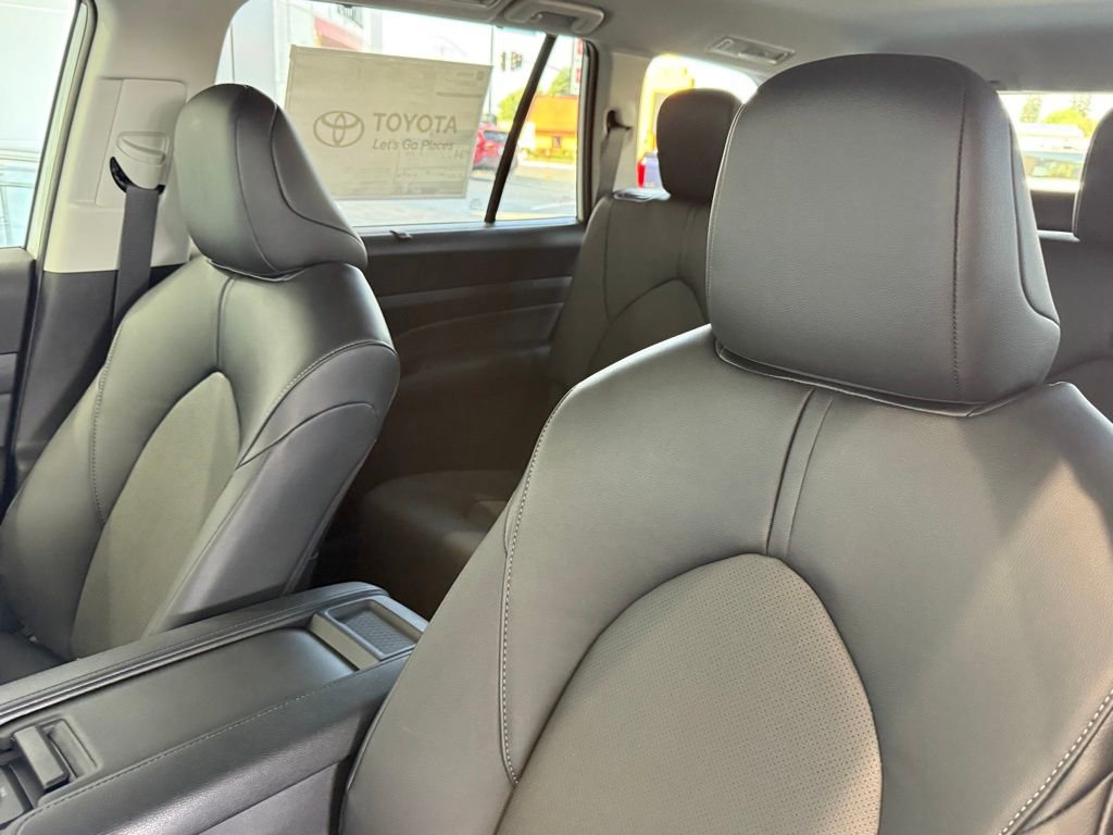 New 2026 Toyota Grand Highlander XLE image 18