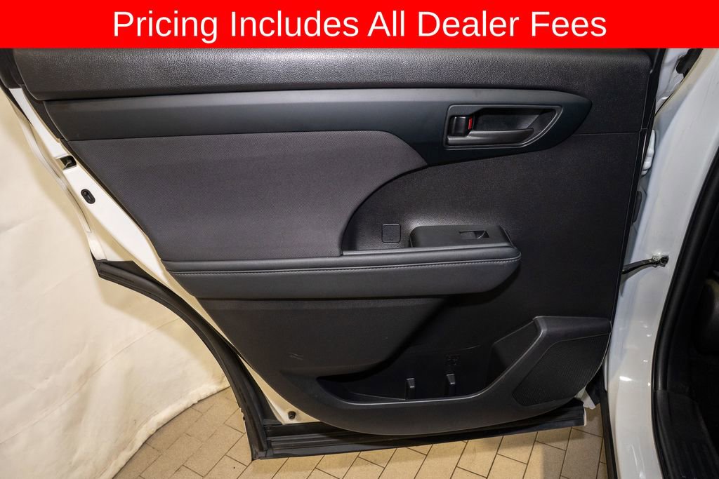Used 2023 Toyota Highlander L FWD image 10
