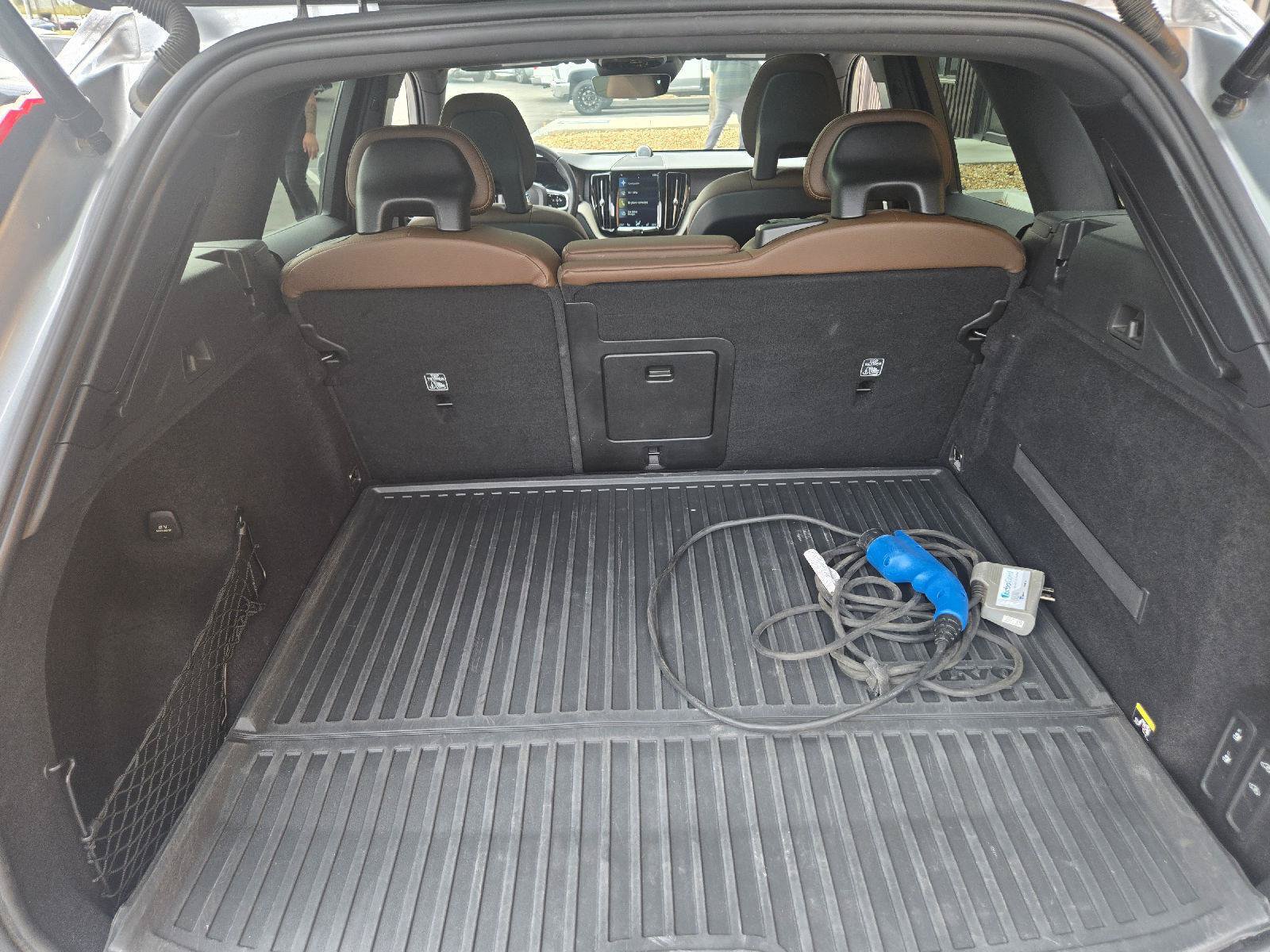 Used 2018 Volvo XC60 T8 Inscription w/ Advanced Package AWD/4WD image 25