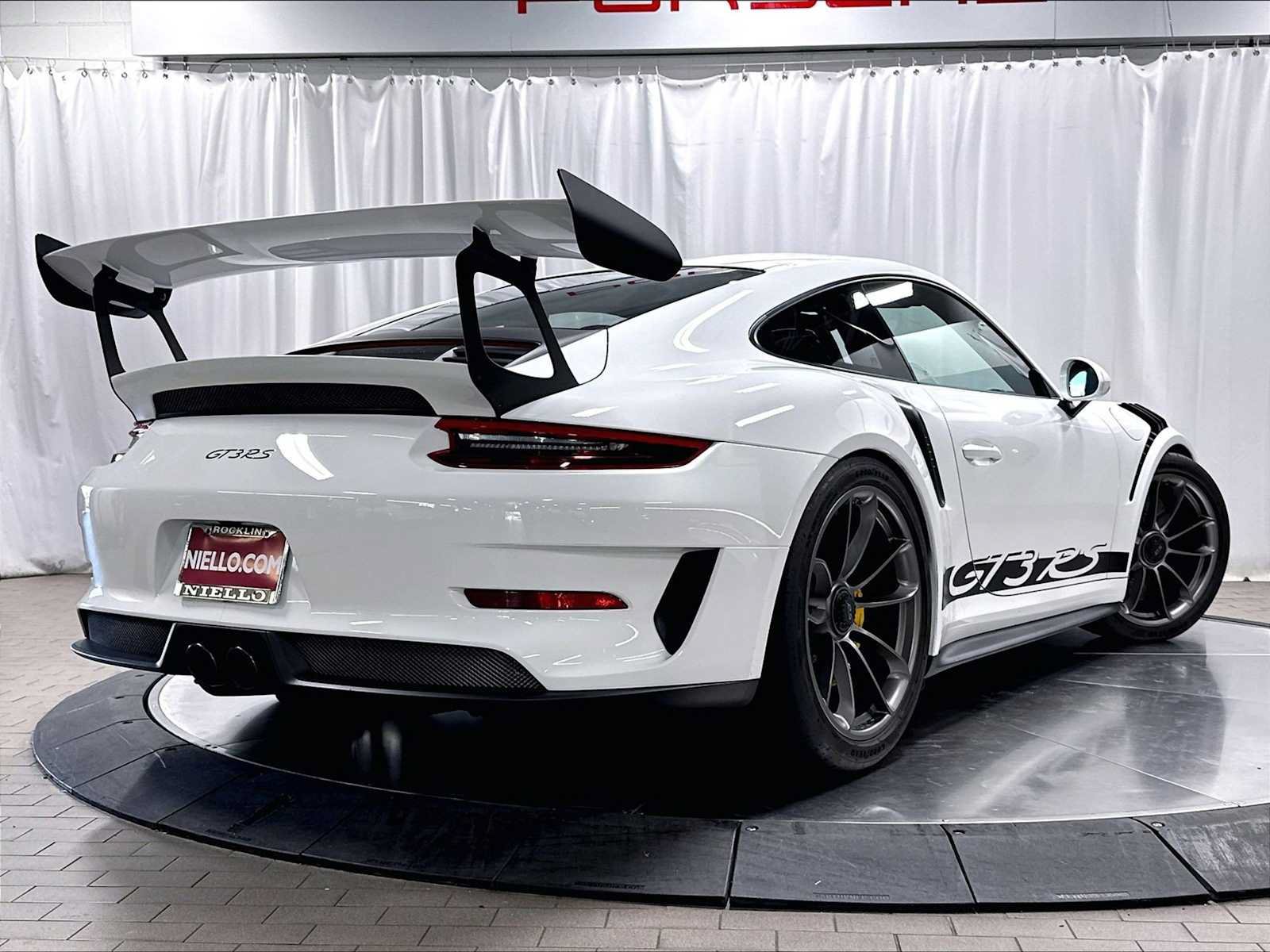 Used 2019 Porsche 911 GT3 RS RWD image 9