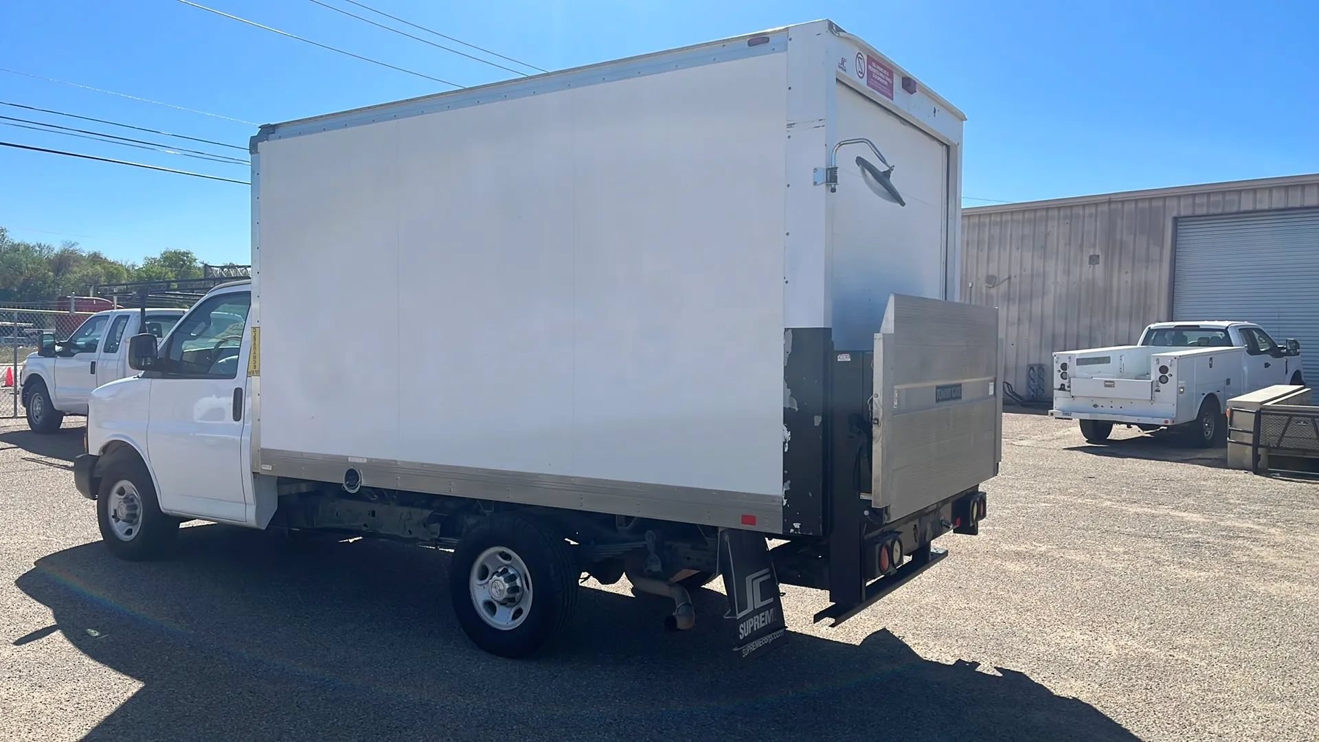 Used 2016 Chevrolet Express 3500 RWD image 2
