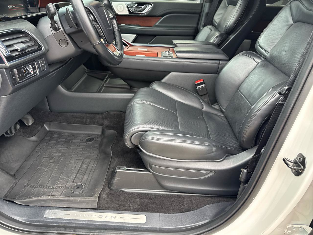 Used 2023 Lincoln Navigator Reserve AWD/4WD image 16