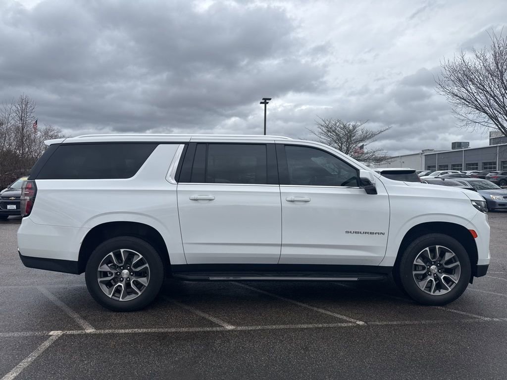 Used 2023 Chevrolet Suburban LT w/ Luxury Package image 10
