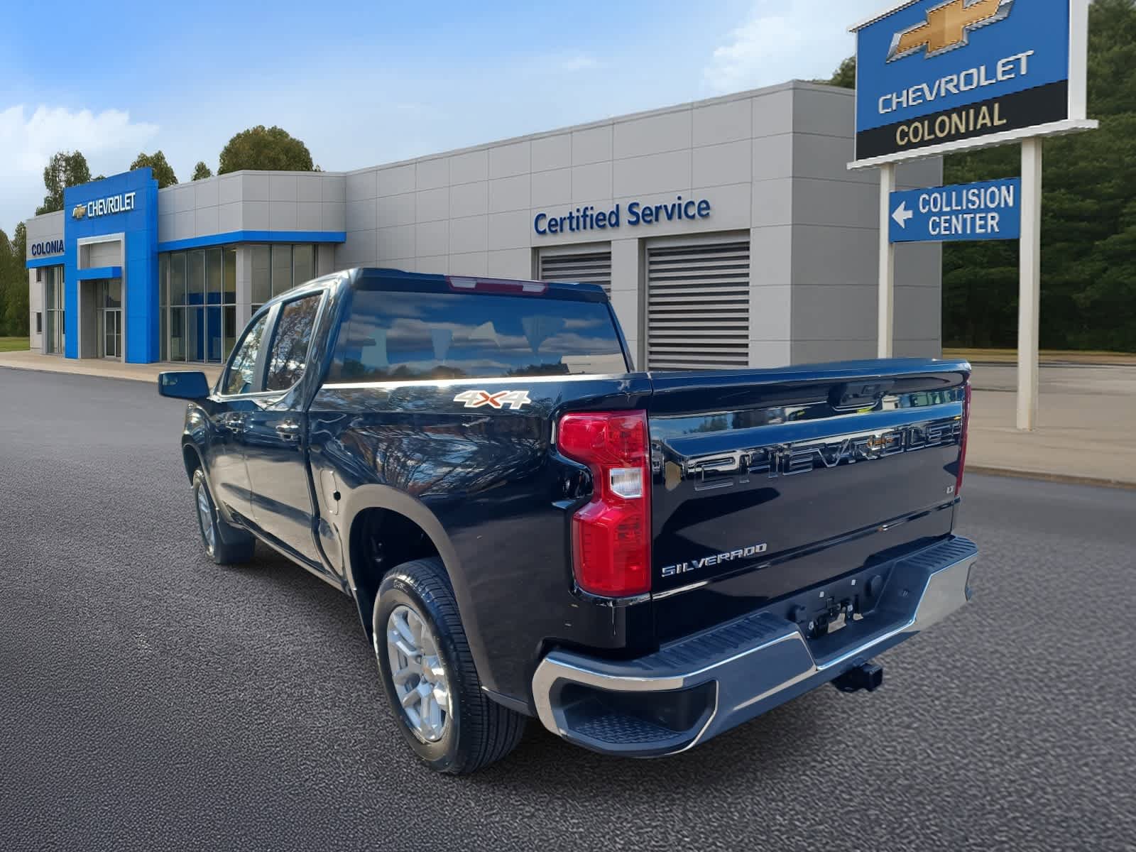 Used 2025 Chevrolet Silverado 1500 LT AWD/4WD image 5