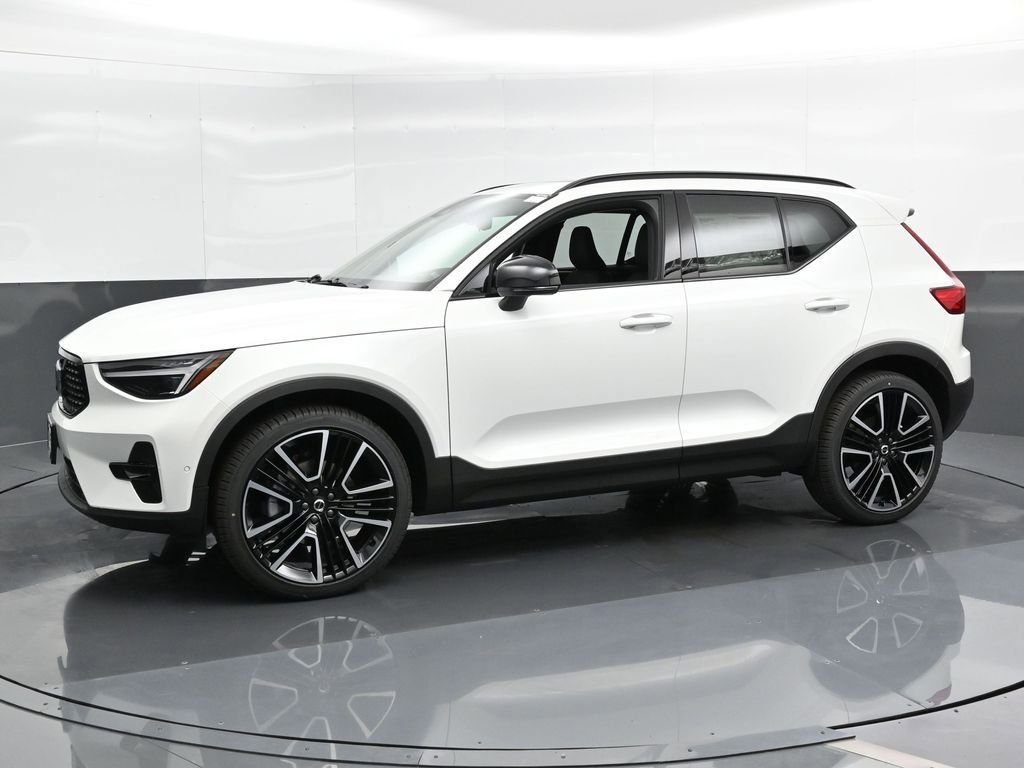 New 2025 Volvo XC40 B5 Plus w/ Climate Package image 7