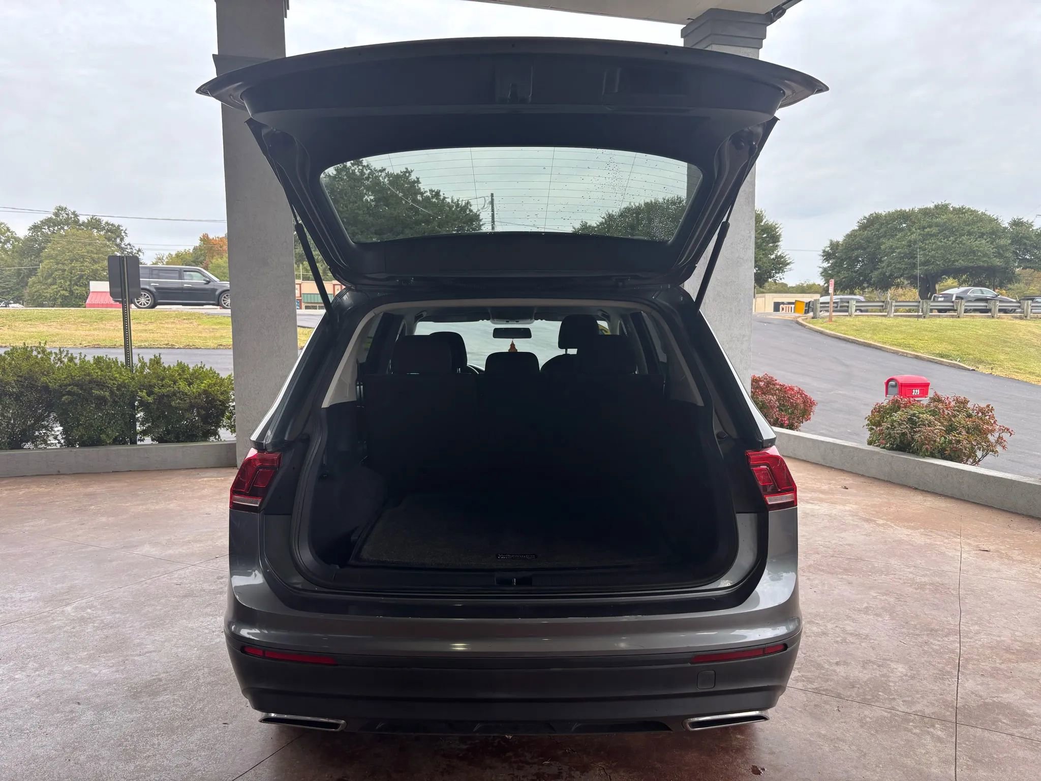 Used 2018 Volkswagen Tiguan S image 22