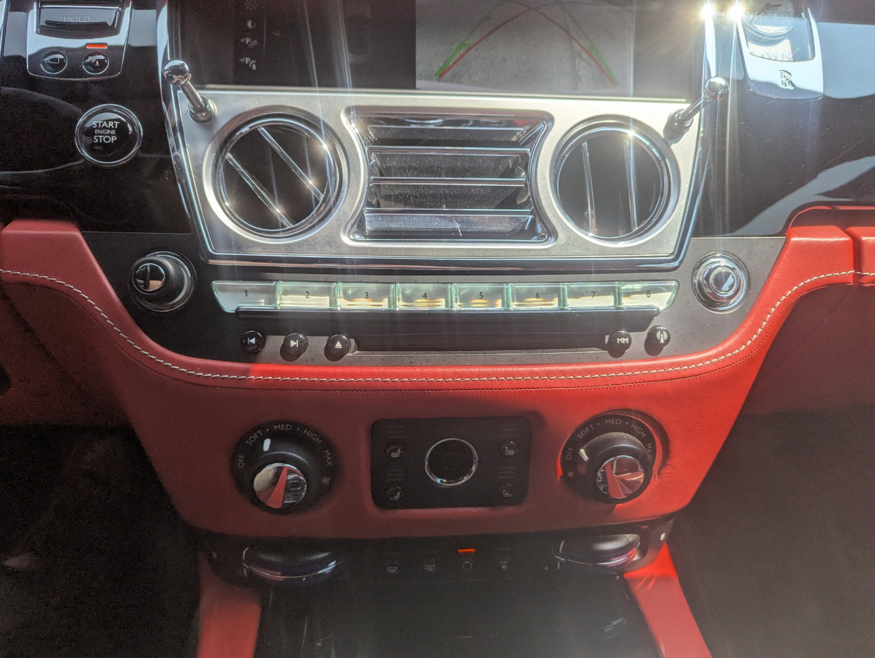 Used 2018 Rolls-Royce Dawn image 26