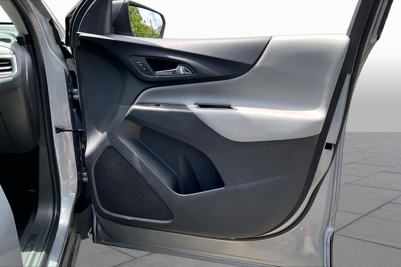 Used 2023 Chevrolet Equinox LS w/ LS Convenience Package FWD image 23