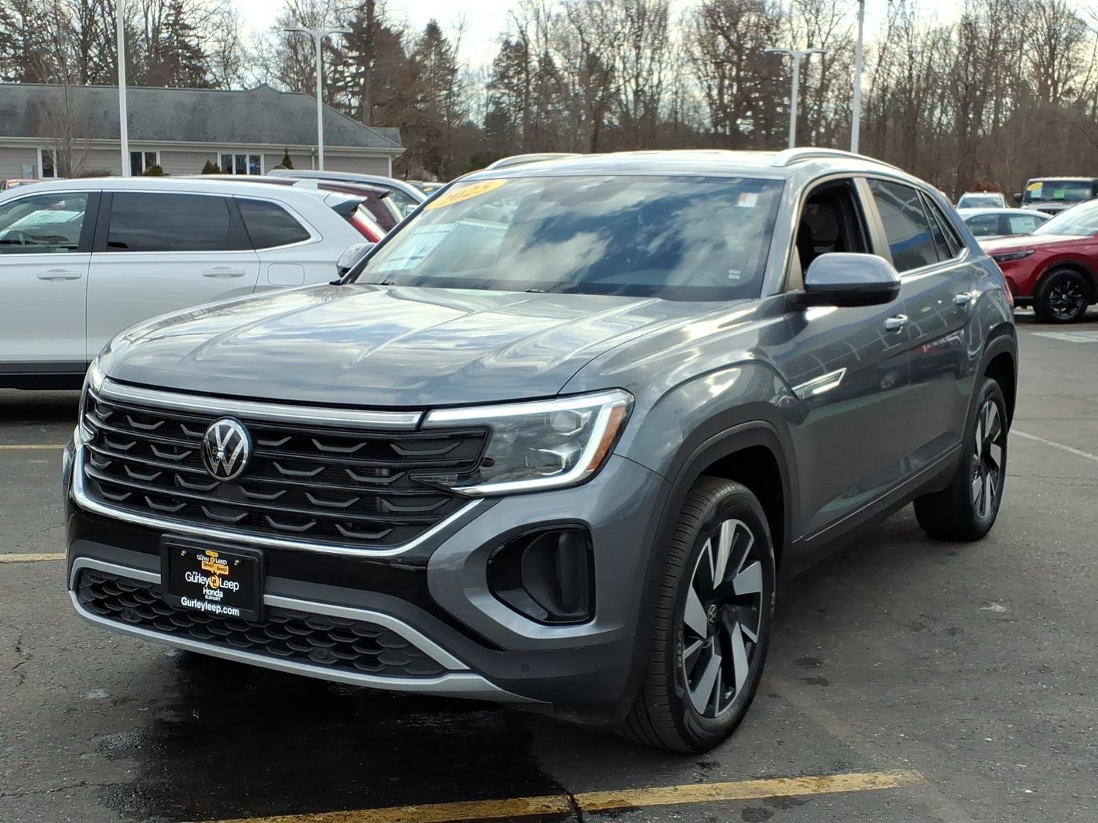 Used 2025 Volkswagen Atlas Cross Sport SE image 3